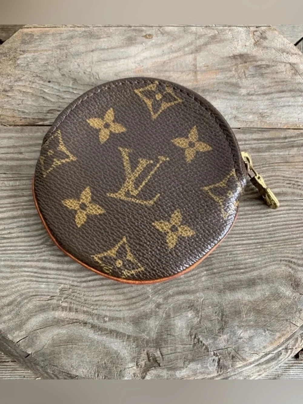 Louis Vuitton Round Coin Pocket Pouch in Monogram